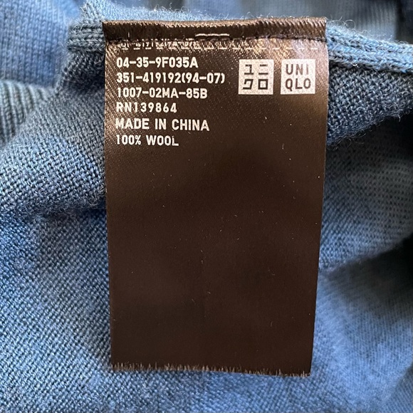 Men’s Uniqlo Blue Wool Turtleneck Sweater - Picture 7 of 7